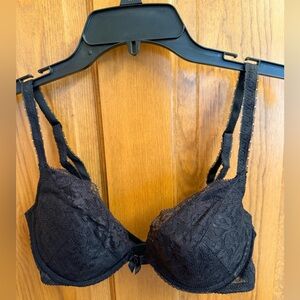 Elegant Gossard Black Lace Push-up Bra